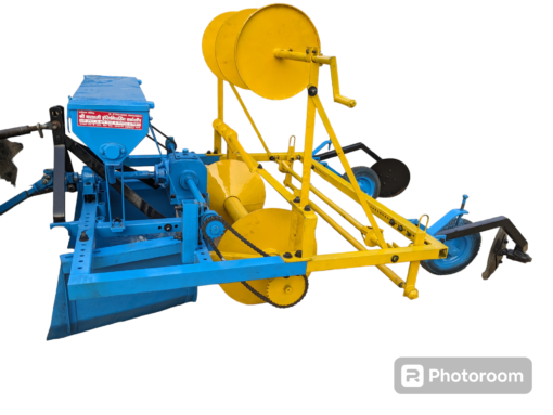 Mulching machine with roller and pto support